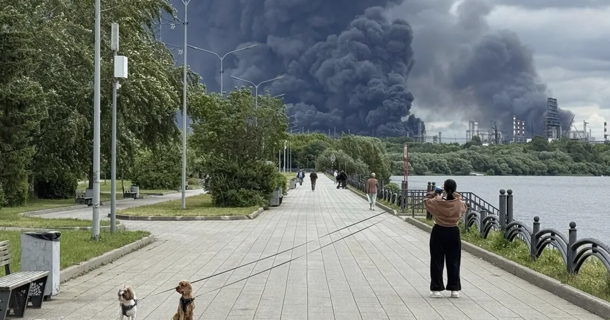 Russia Gasoline Crunch Spreads After Refinery Drone Attacks