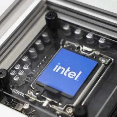 Intel Stock Extends Rally on Report of SK Hynix Chip-Packaging Deal
