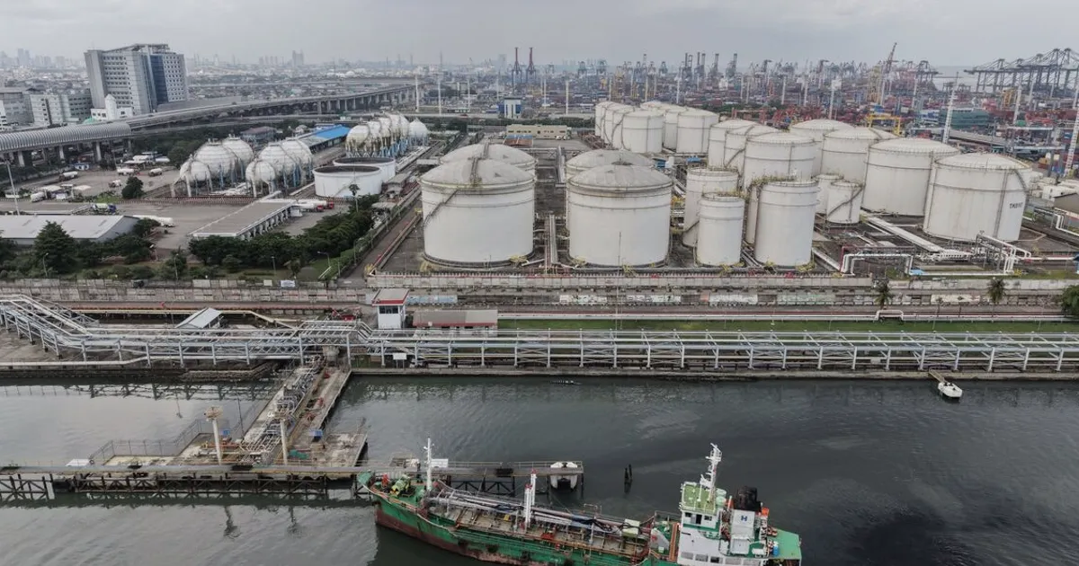 Iran War Drains Global Oil Inventories at Record Pace