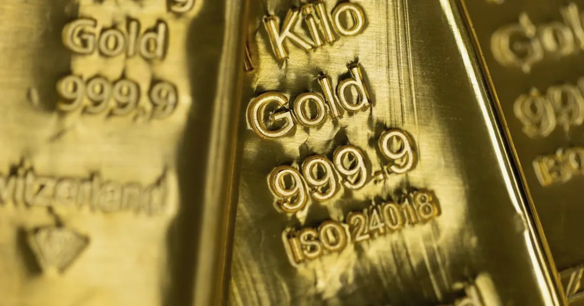 Gold Extends Decline as Iran Tensions Rekindle Inflation Fears