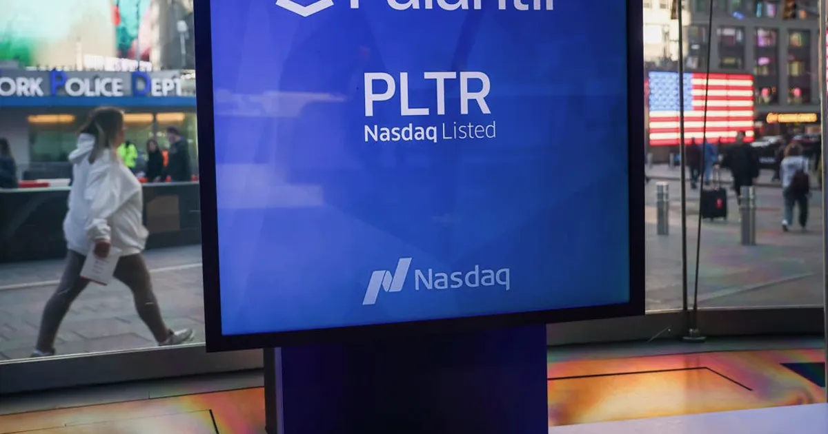 Palantir stock cheaper than Alphabet on key valuation metric
