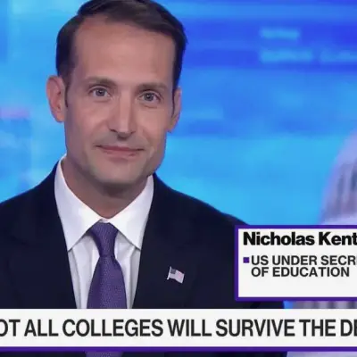 US Education Dept Pushes Faster College Mergers to Avert Closures