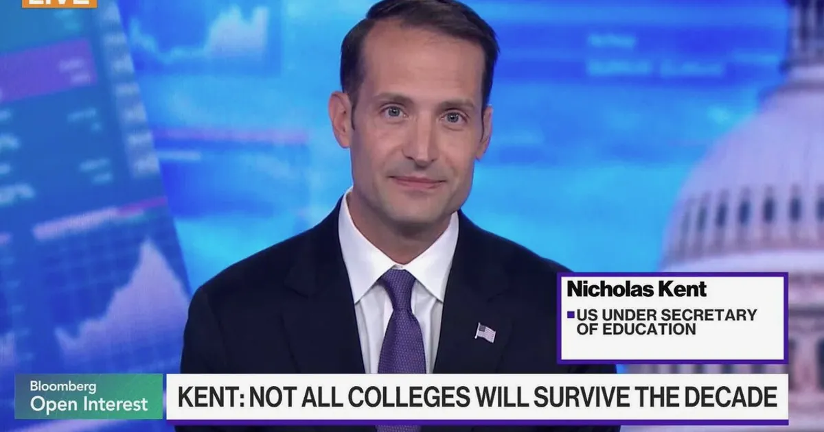 US Education Dept Pushes Faster College Mergers to Avert Closures
