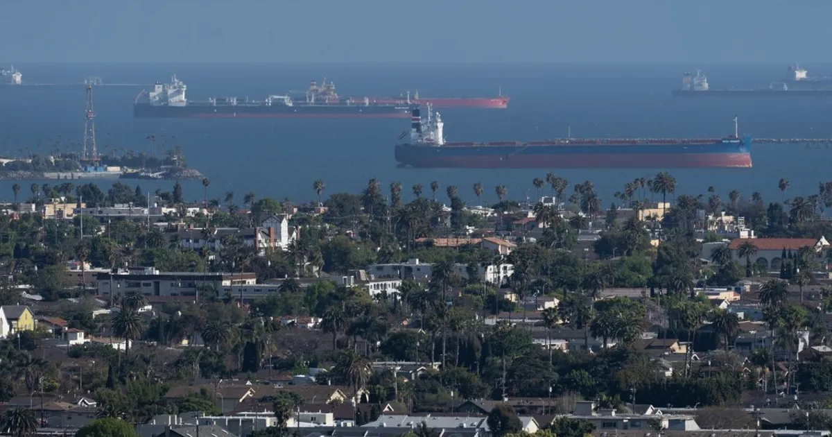 Growing Oil Glut Spurs Asian Refiners to Offer Cargoes to the US