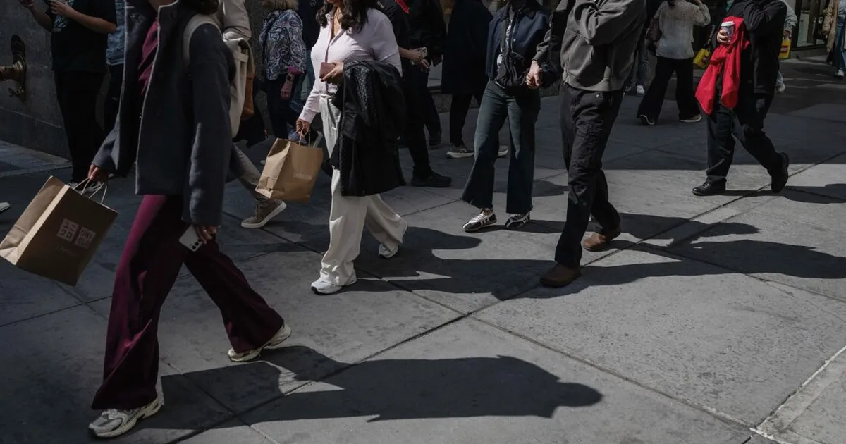 US Consumer Confidence Slips Amid Widespread Price Worries