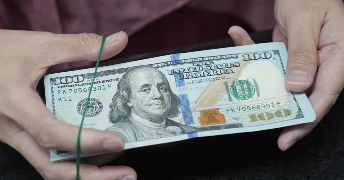 Le dollar bondit alors que la Fed devient restrictive, pesant sur les devises émergentes