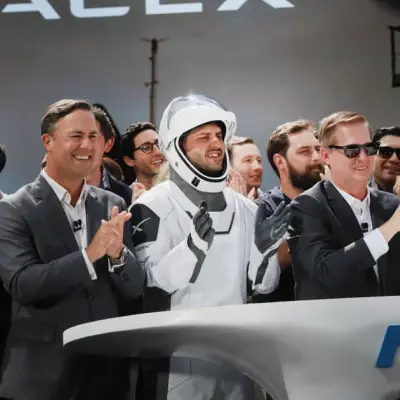 Nhà đầu tư cá nhân mua cổ phiếu SpaceX nhiều hơn cả Magnificent Seven cộng lại