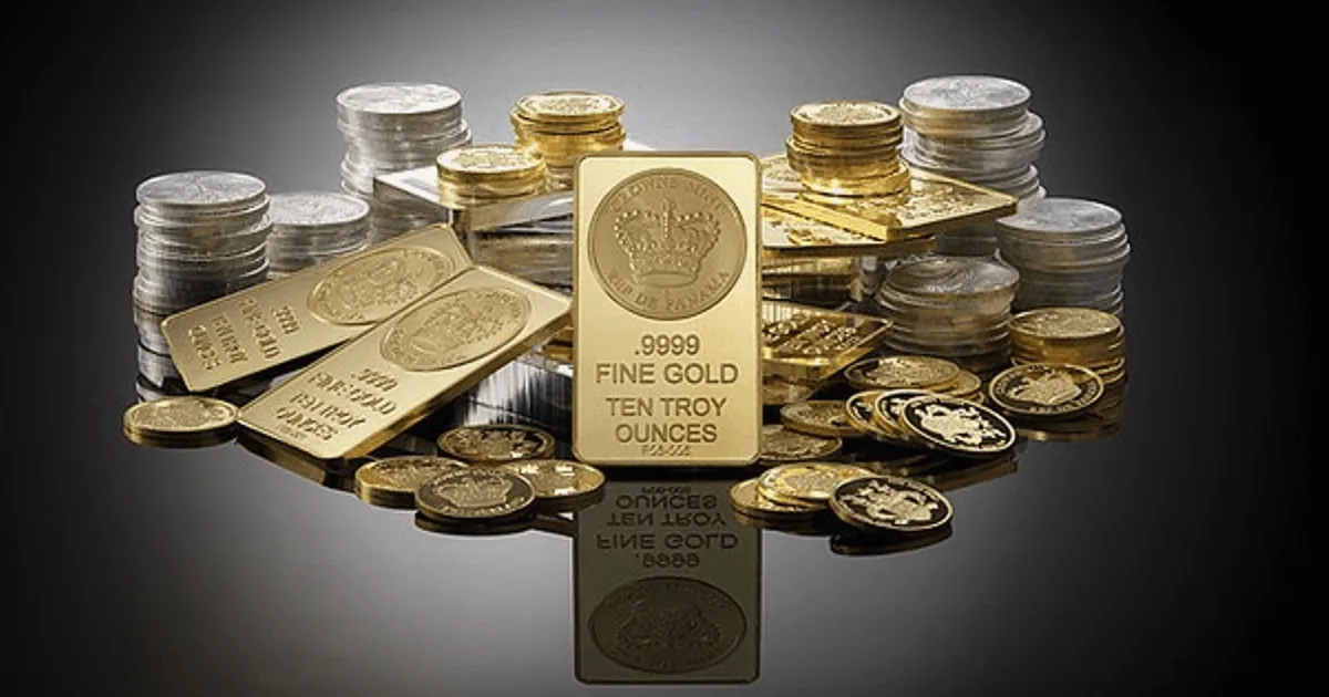 Gold Eases as US-Iran Talks, Inflation Worries Weigh
