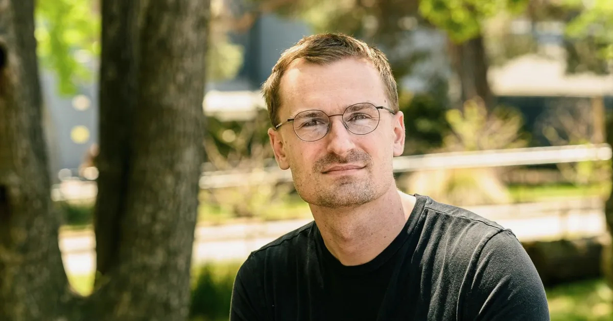 Base de Coinbase lanza herramienta AI para que ChatGPT gestione wallets cripto