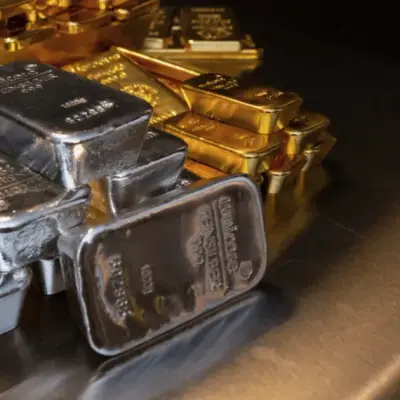 Silver Crashes to 6-Month Lows, Analyst Sees Limited Downside