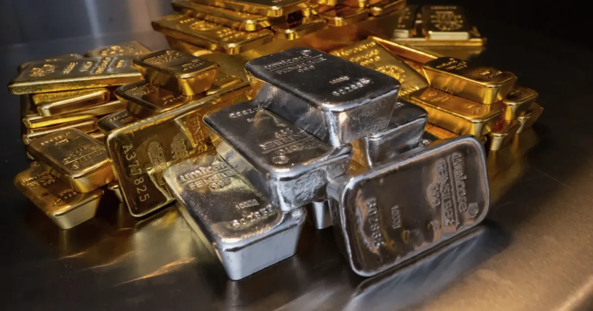 Silver Crashes to 6-Month Lows, Analyst Sees Limited Downside