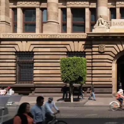 Moody’s Cuts Mexico Credit Rating to One Notch Above Junk