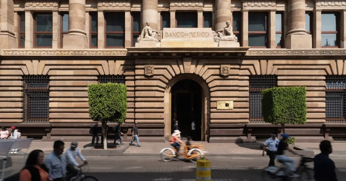 Moody’s Cuts Mexico Credit Rating to One Notch Above Junk