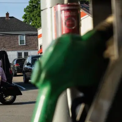 Reserva de petróleo de EE.UU. cae a mínimo de 43 años mientras Trump busca contener precios de gasolina