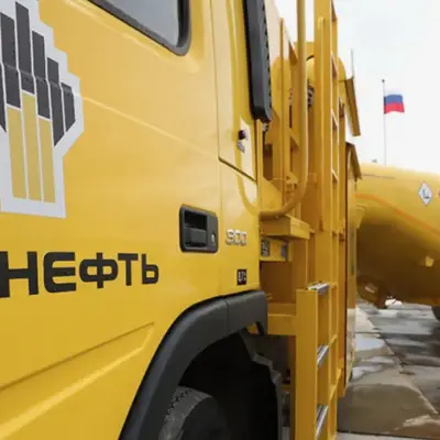 Rusia flexibiliza normas de azufre en combustibles para aliviar la escasez