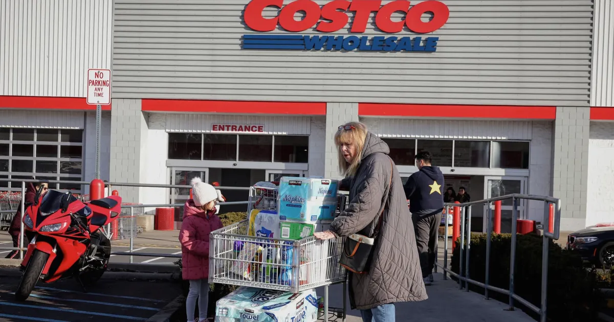 Cổ phiếu Costco giảm sau báo cáo lợi nhuận, cổ tức đặc biệt có thể hỗ trợ