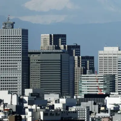 Rendimientos de bonos súper-largos de Japón suben por temores fiscales
