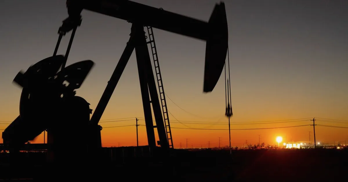 Le pétrole se stabilise après la plus forte baisse trimestrielle depuis la pandémie