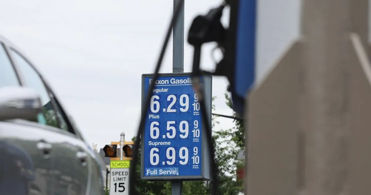 Fed’s Favored Inflation Gauge Nears 4% as Energy Costs Surge