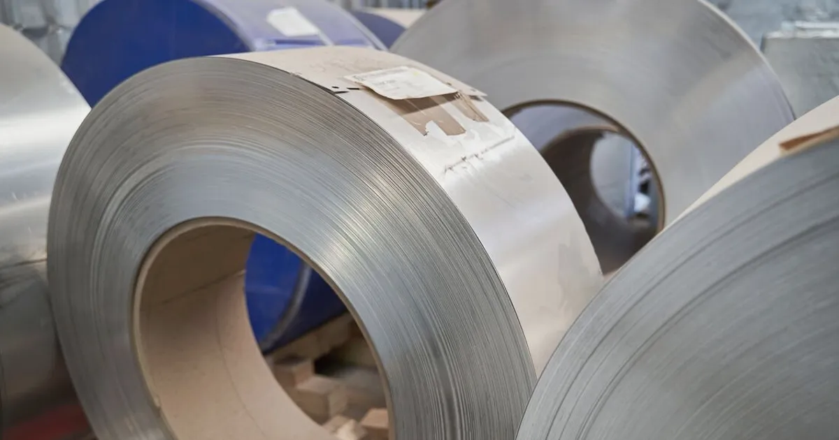 Aluminum Hits One-Month Low on Iran Tensions and Rate Outlook
