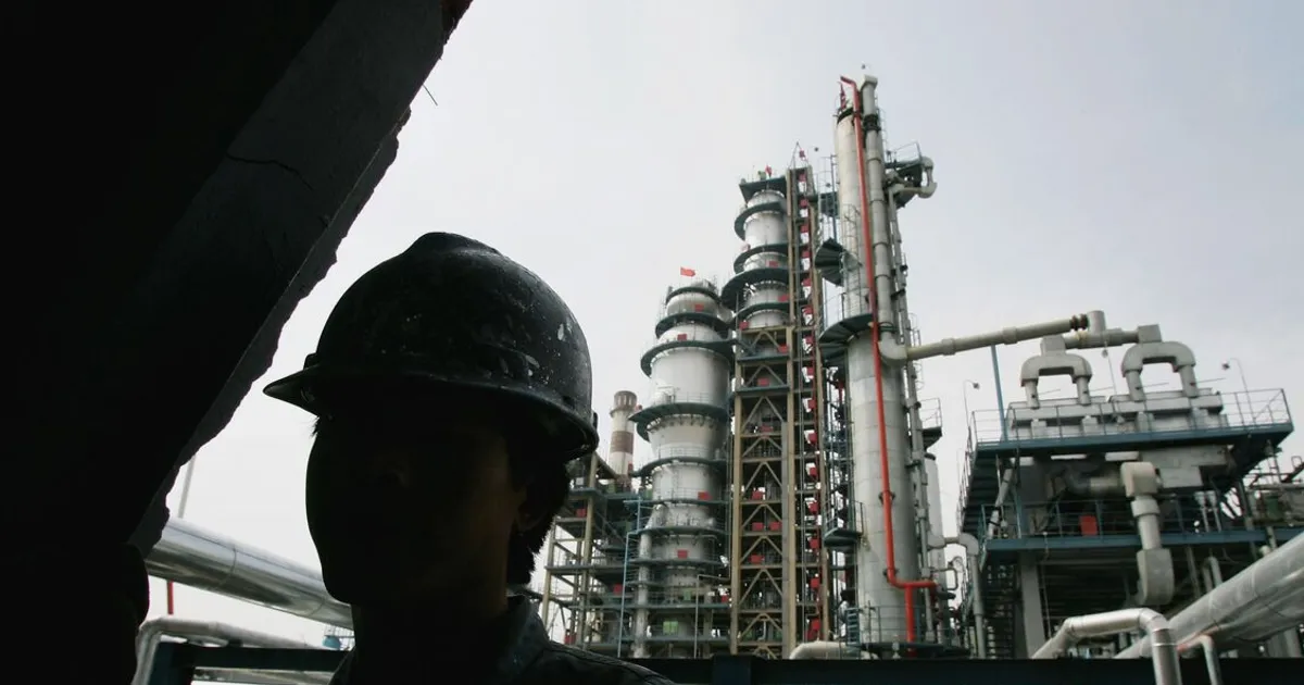 Refinerías privadas chinas buscan aprobación para reducir producción