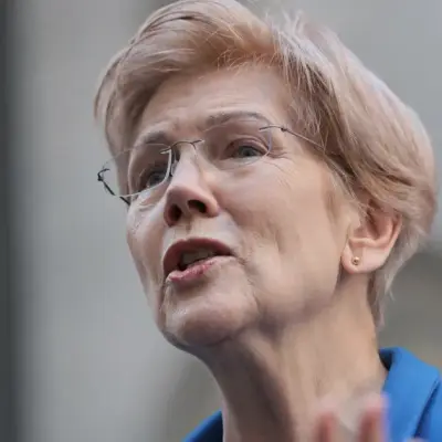 Warren acusa regulador dos EUA de aprovar bancos cripto não qualificados