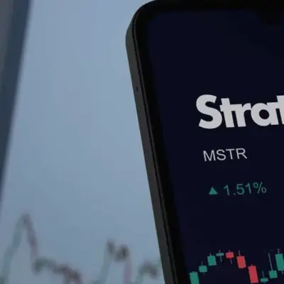 Bitcoin Slumps as Gold Rallies; Strategy Halts Buying Spree
