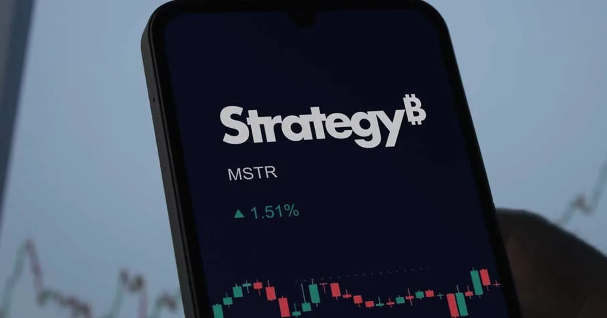 Bitcoin Slumps as Gold Rallies; Strategy Halts Buying Spree