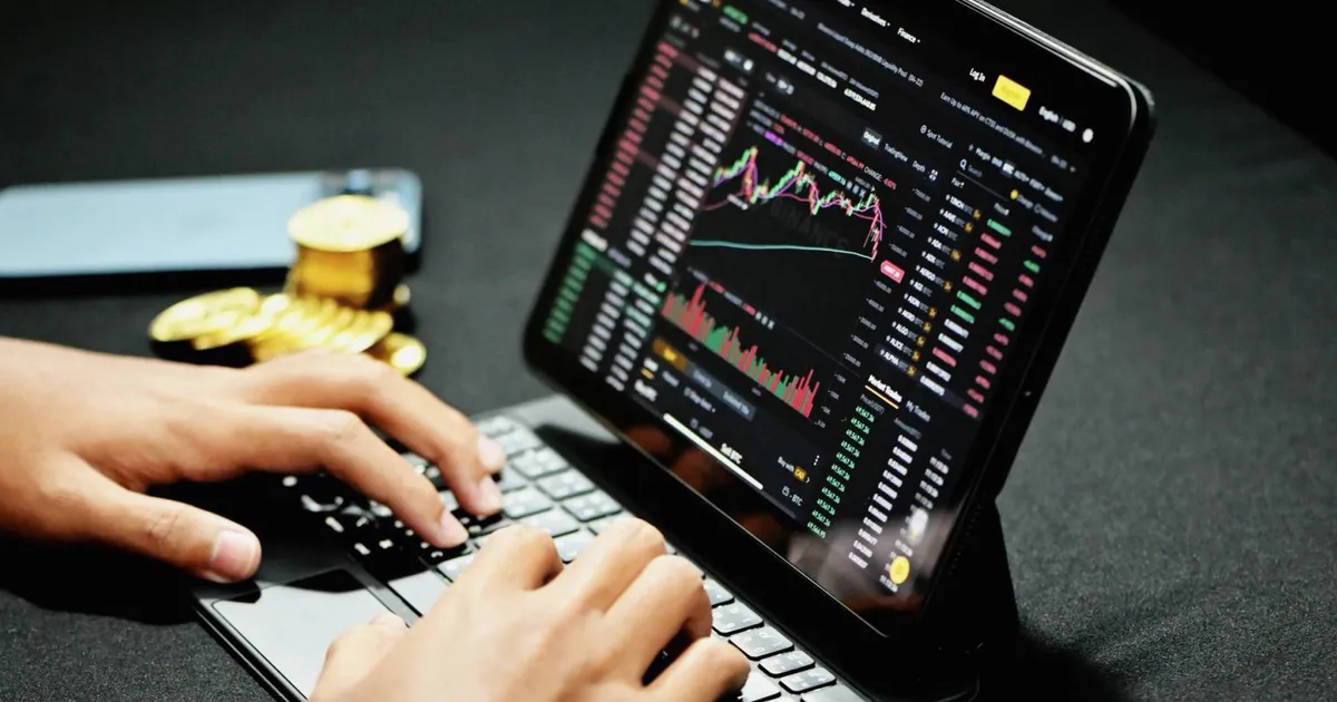 Ether, Solana and Dogecoin slide as yen weakness pressures crypto
