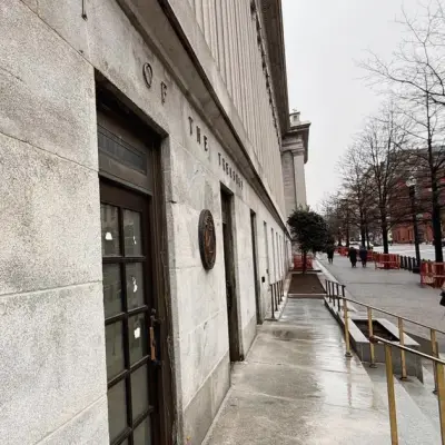 Bitcoin podría profundizar su caída mientras operación del Tesoro de 150 mil millones drena liquidez