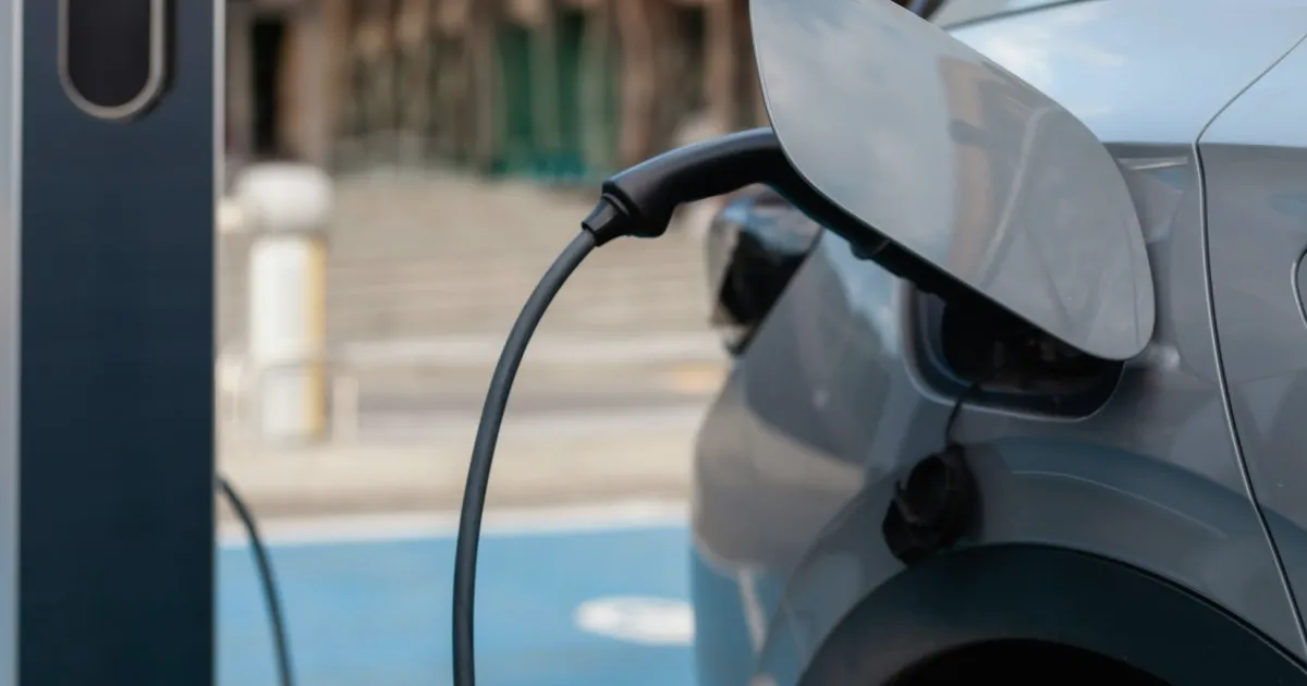 UK Electric Vehicle Sales Surge as Fuel Prices Climb on Iran Tensions