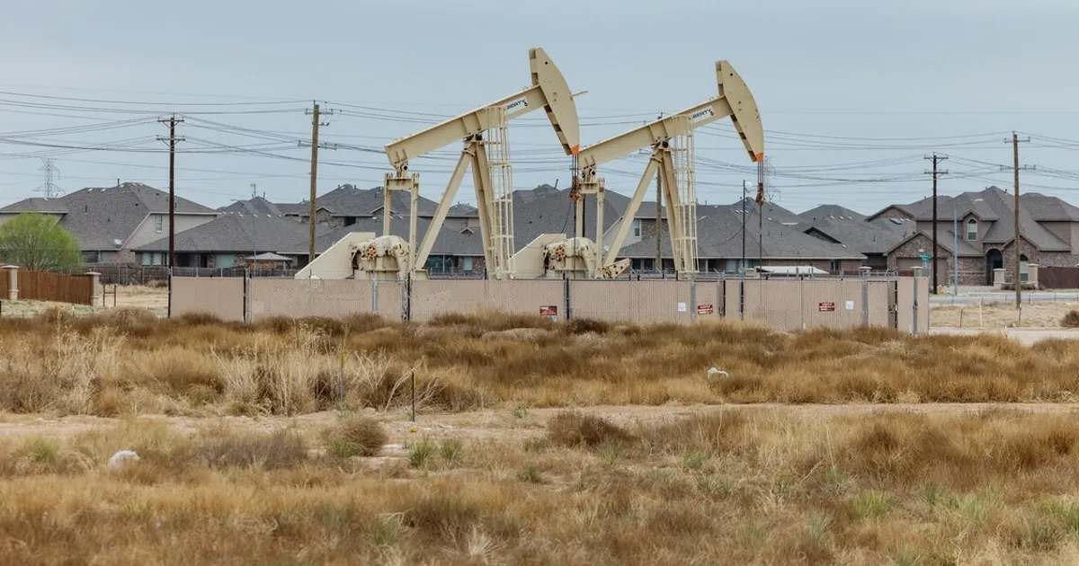 Oil Falls as US Announces Israel-Lebanon Ceasefire Deal