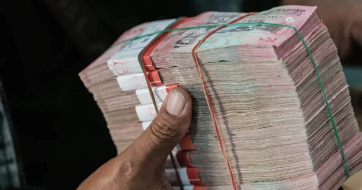 Indonesian economy faces headwinds from high energy prices, investor unease