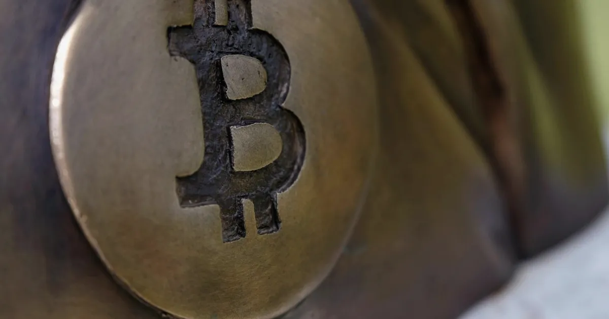 Satoshi-Era Bitcoin Moves After 14 Years Amid $285B Lawsuit