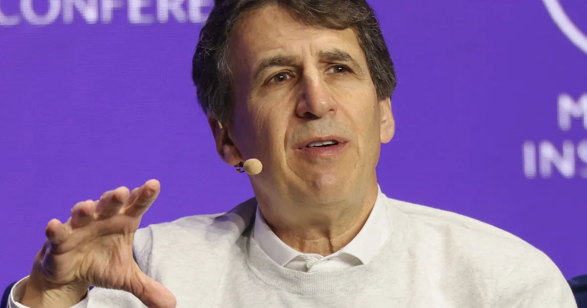 Apollo CEO warns 35% chance of major market shock amid AI upheaval