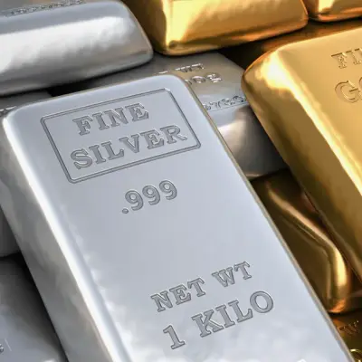 Vàng và bạc giảm khi Trump từ chối kế hoạch hòa bình Iran