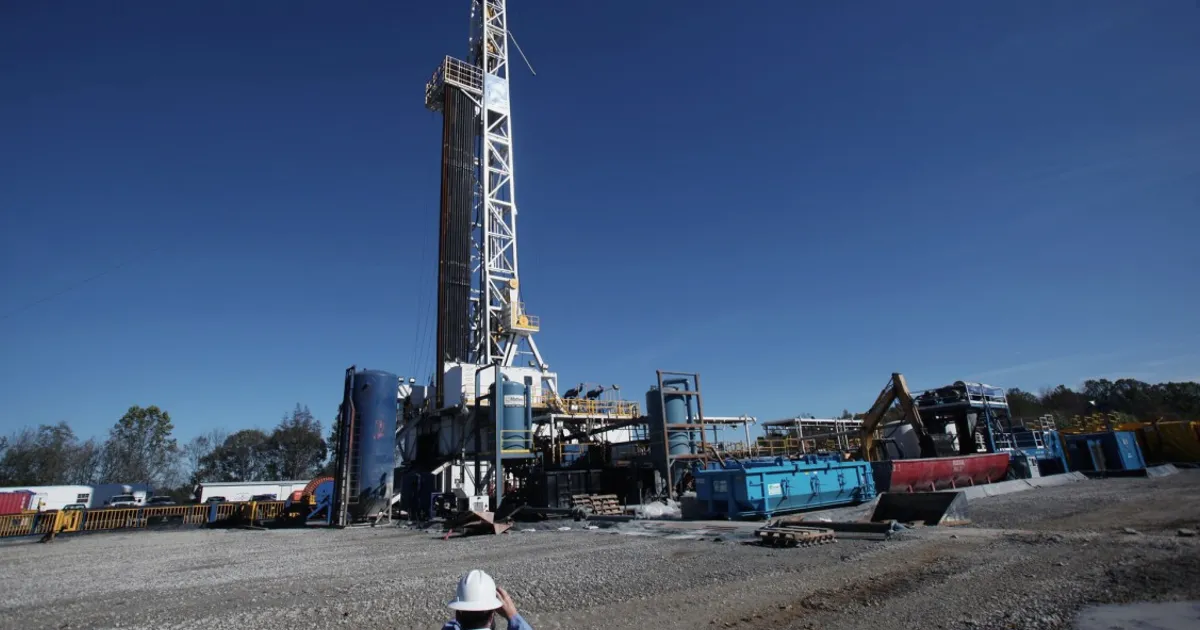 Dư thừa khí đốt Permian khiến nhà sản xuất phải trả tiền để xả hàng