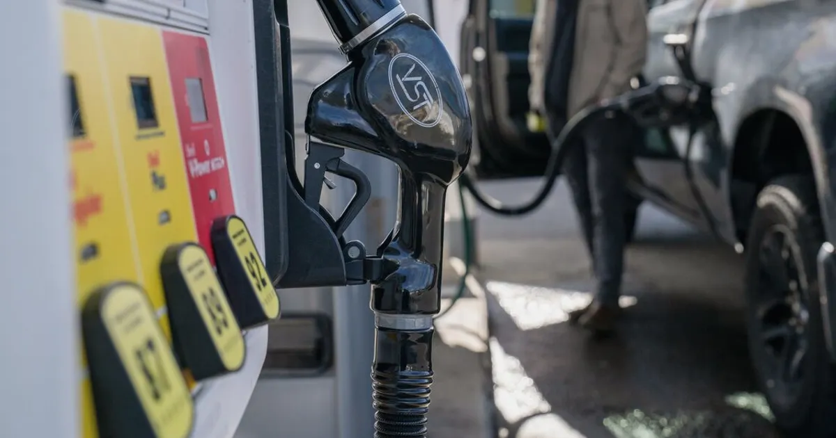 US Diesel Prices Drop Below $5, Easing Inflationary Pressure