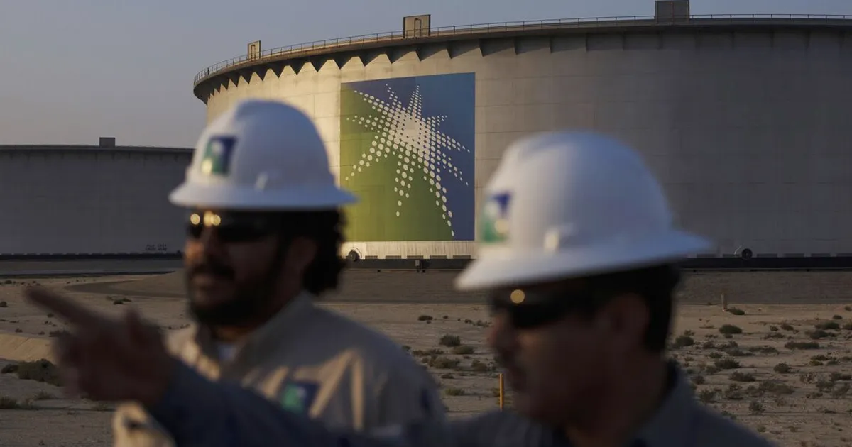 Saudi Arabia Slashes Oil Prices by Most in Decades Amid Glut