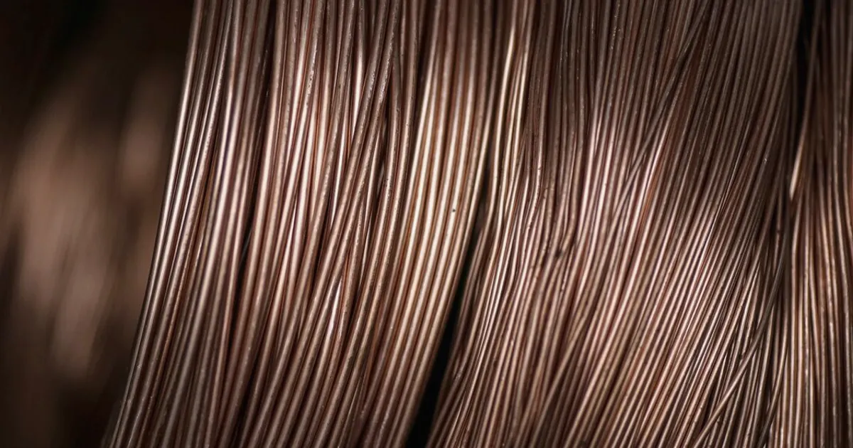 Copper Holds Losses as Dollar Strength, Hawkish Fed Weigh on Metals