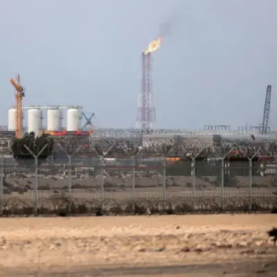 Qatar LNG Tanker Transits Hormuz Amid Rising Tensions