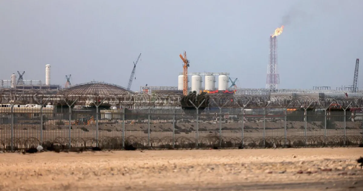 Qatar LNG Tanker Transits Hormuz Amid Rising Tensions