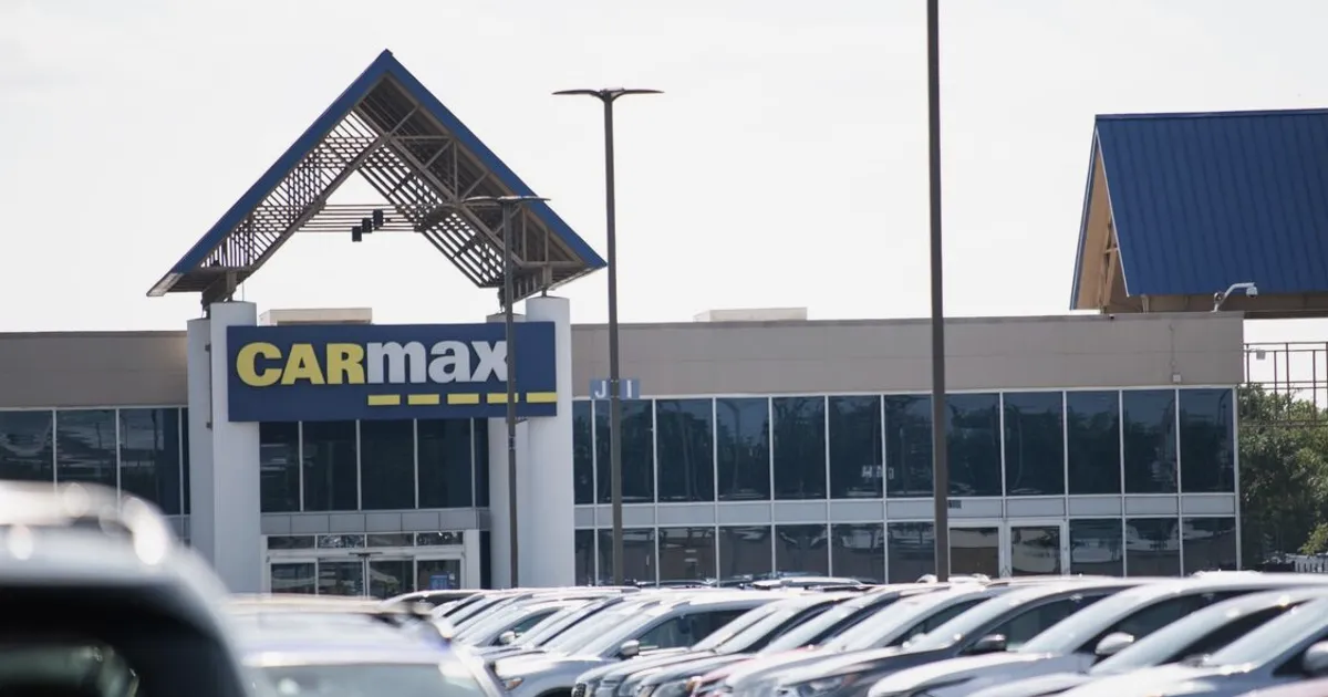 Acciones de CarMax caen por cuarto trimestre consecutivo de caída en ventas de autos usados