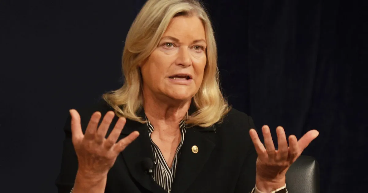 US senators urge Treasury to include states in stablecoin rulemaking